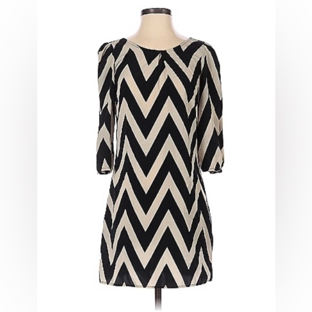 Tacera chevron print women’s dress size 2X color cream, and navy blue